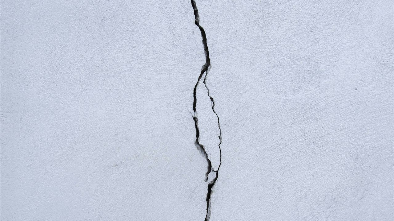 Fessura: l'ampiezza si misura con lo spessimetro